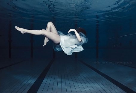 drowning-girl