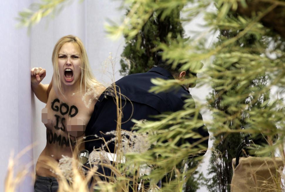 FEMEN ‘kidnaps’ Baby Jesus from the Vatican